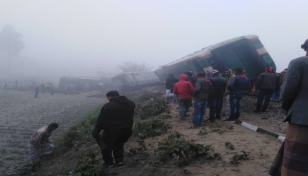 Commuter train derails in Dinajpur, loco master injured