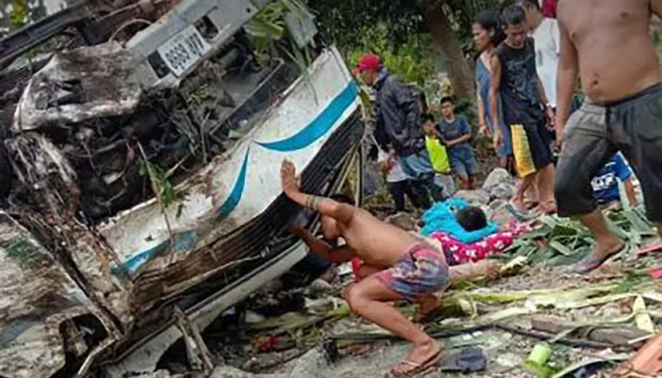 11 killed in Philippine truck crash