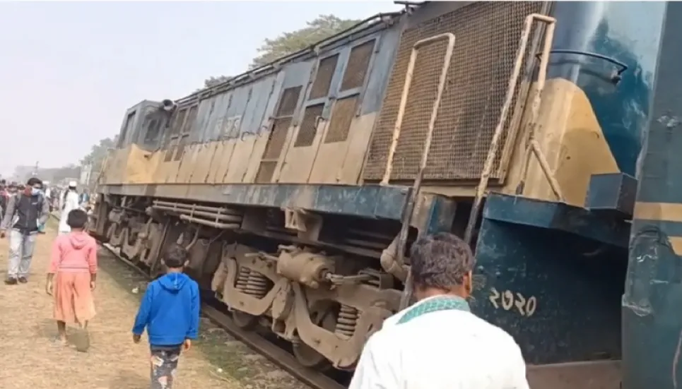 Train derails in Gazipur