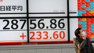 Asian markets fall after weak showing on Wall St, oil tumbles