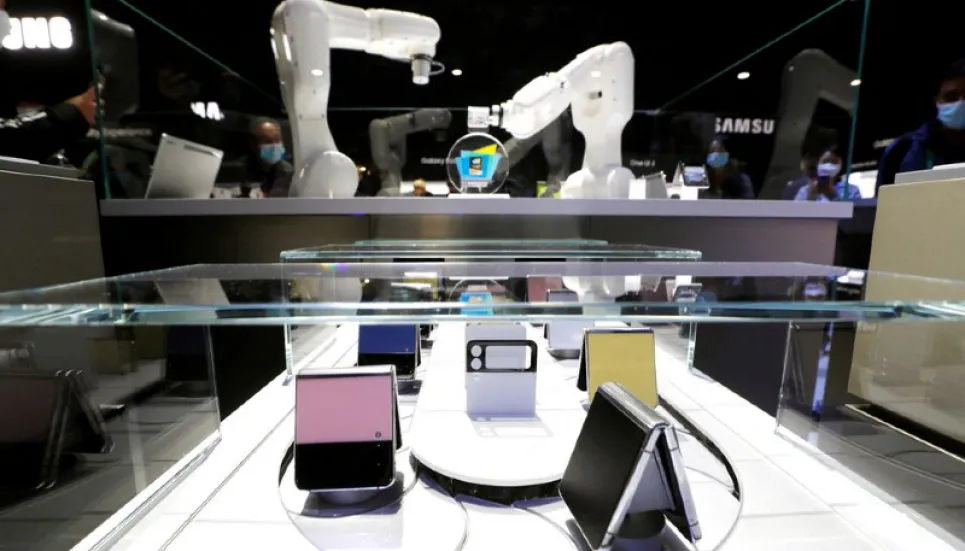 Samsung Elec targets smartphone growth in 2022, sees solid chip demand