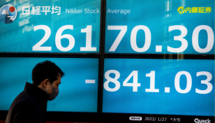 Asian markets mixed as torrid week draws to close