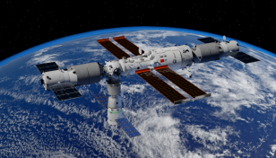 Chinese astronauts set up new lab on space station