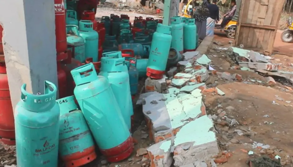 10,000 gas cylinders seized in Sitakunda