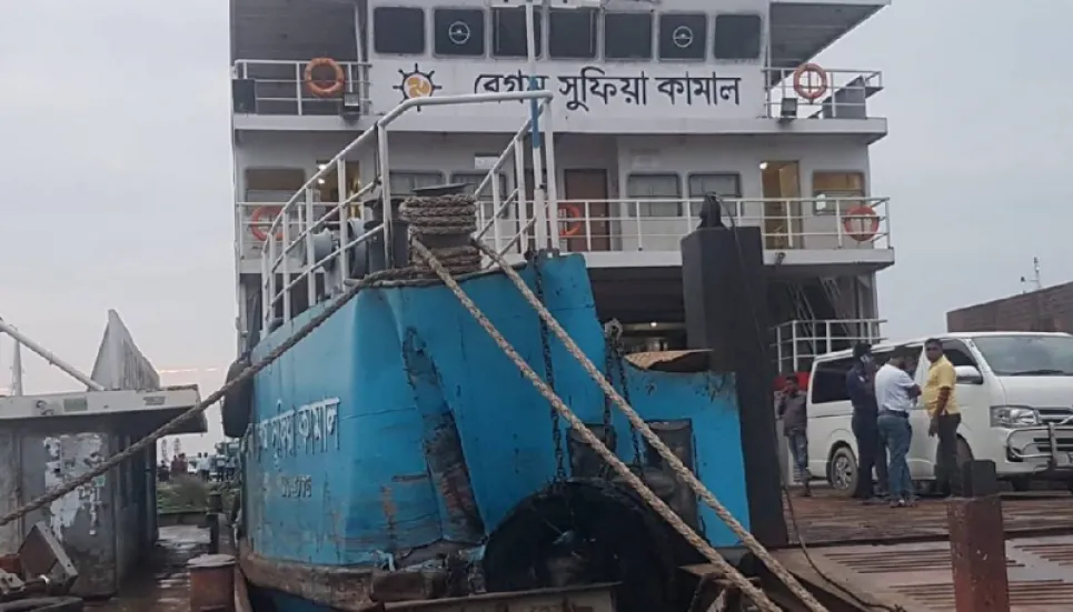 1 killed, another missing as two ferries collide on Padma River