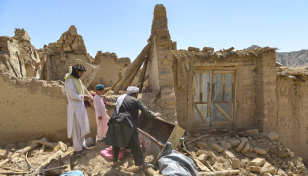 Afghan quake survivors without food and shelter as aid trickles in 