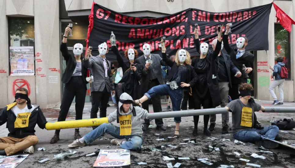Climate activists block IMF Paris office doors