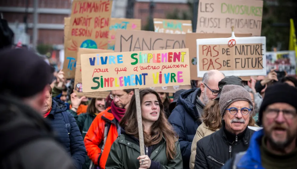 Tens of thousands march for the climate in France