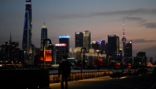 Covid: Bankers, traders sleep in offices to beat lockdown in China