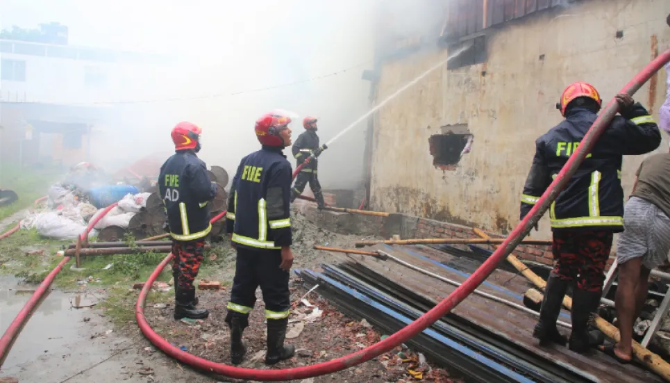 Fire breaks out at spinning mills in N'ganj, Narsingdhi