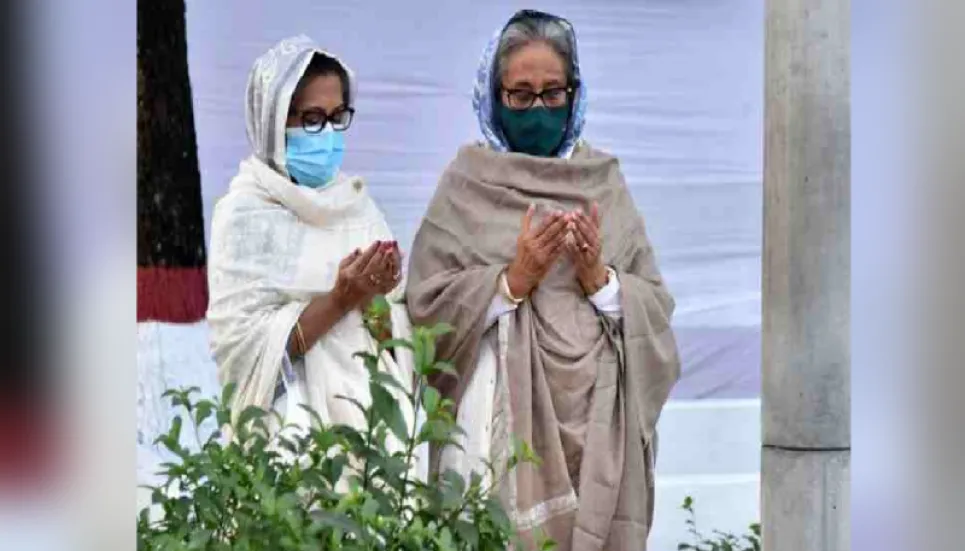 PM offers prayers at the graves of family members