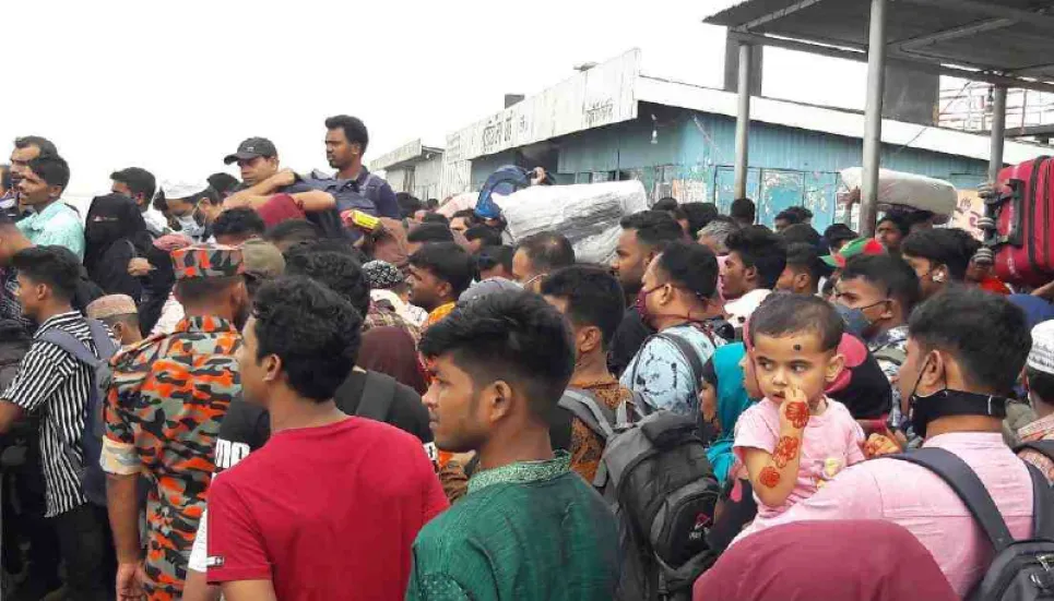 Return rush at Paturia ferry terminal