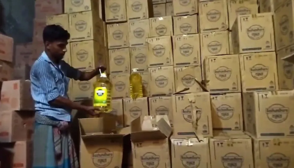 15,000 litres of soybean oil seized in Chattogram