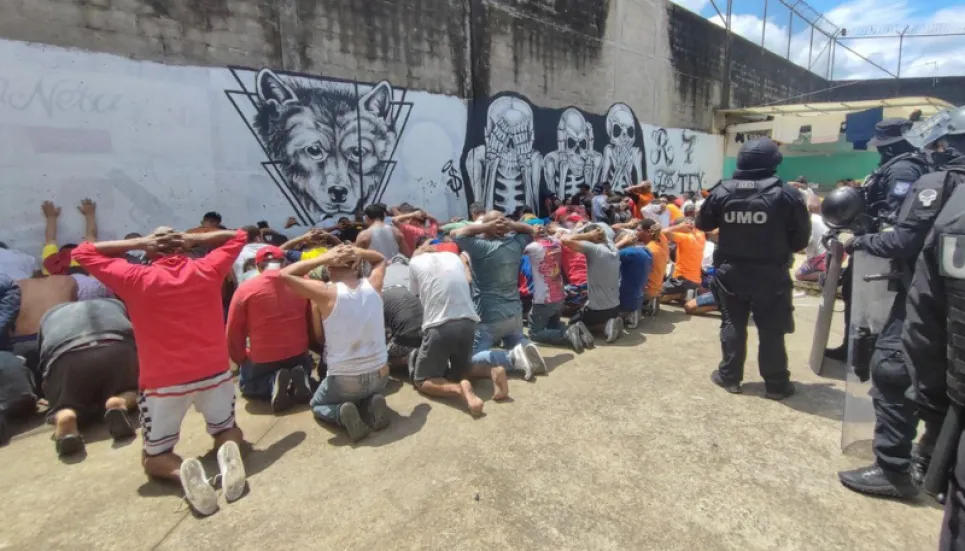 Ecuador prison riot leaves 43 dead