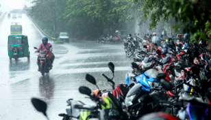 Rain disrupts commute for workers, students in Dhaka