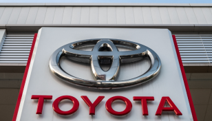 Weak yen helps Toyota overcome Japan problems