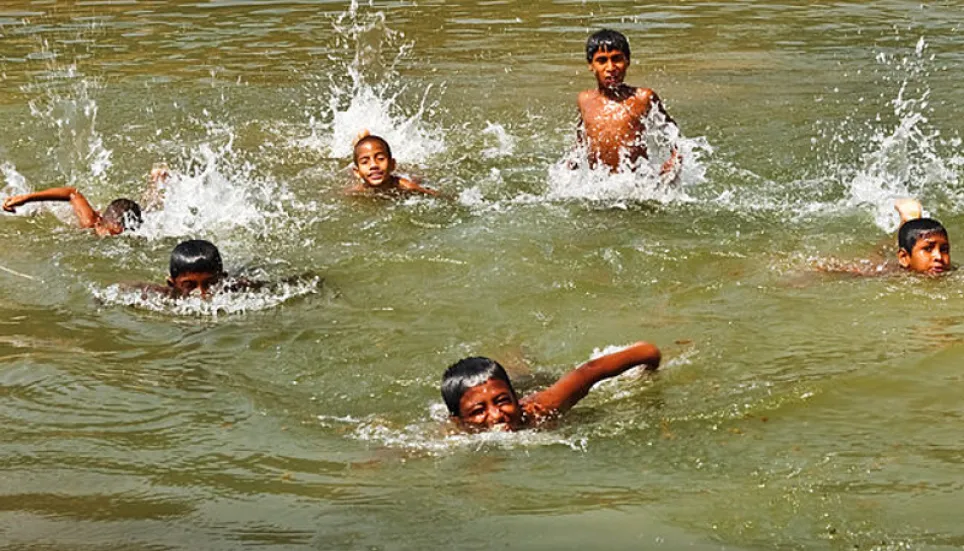 Mild heat wave may continue in 3 districts