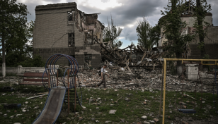 Russia pummels hold-out city in east, Ukraine seeks longer-range weapons