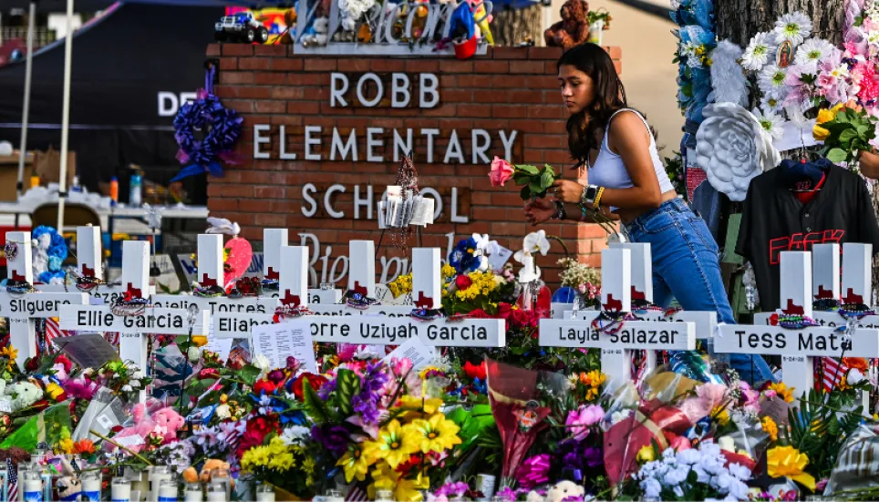 Investigators question delayed police response in Texas school shooting