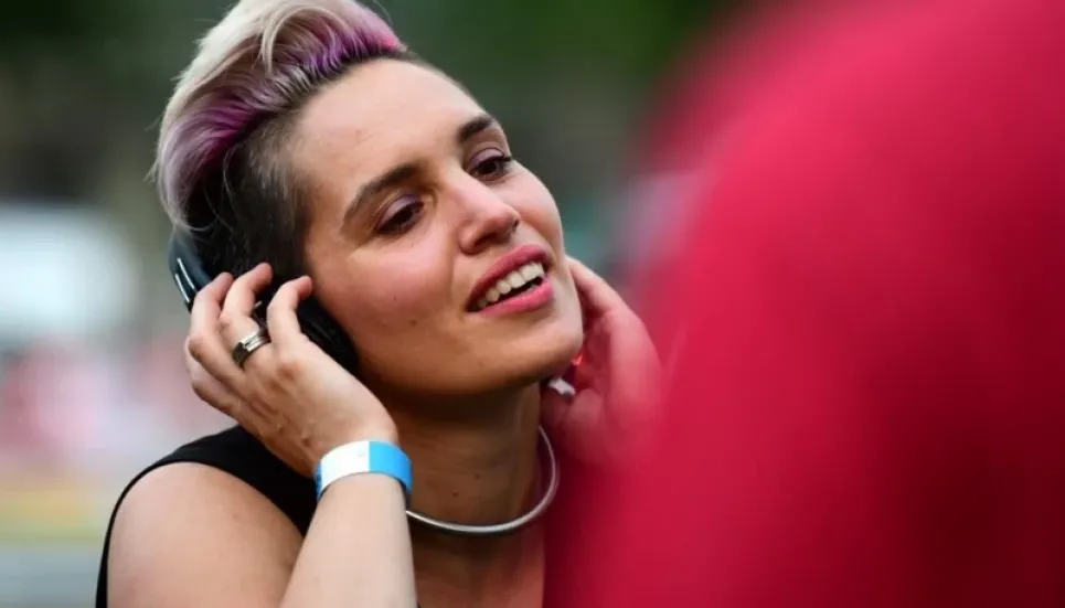 Billion youth risk hearing loss from headphones: Study