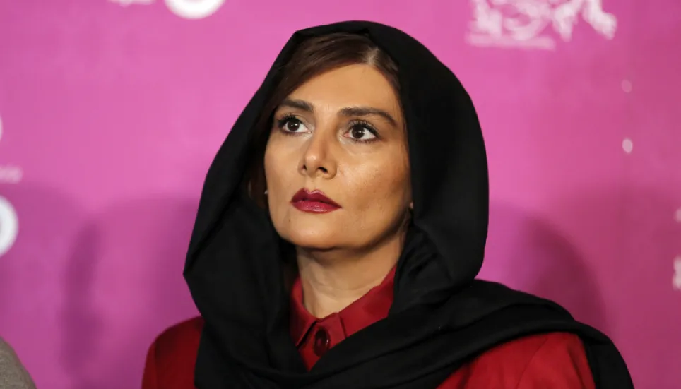 Iran arrests 2 top actors who removed headscarves
