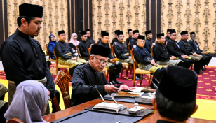 Anwar Ibrahim sworn in as Malaysia's prime minister 