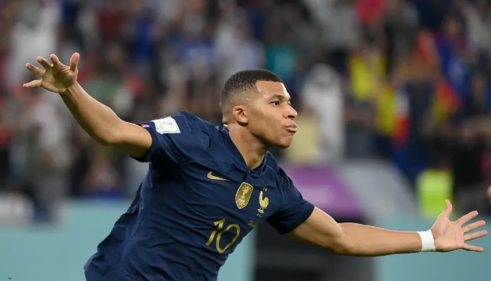 Mbappe makes the difference to fire France into World Cup last 16