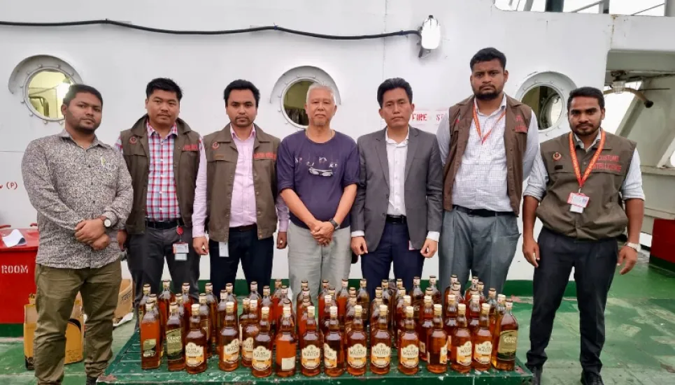 61 bottles of liquor seized from Ctg port