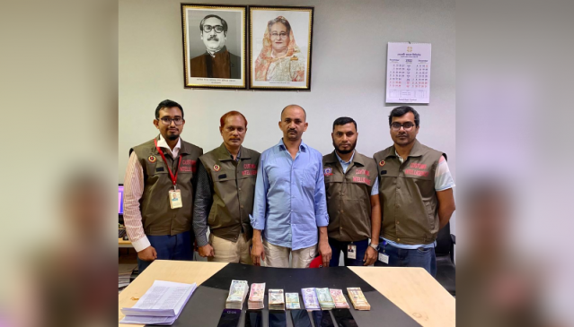 man-held-with-over-2-5-lakh-dirham-at-ctg-airport-the-business-post