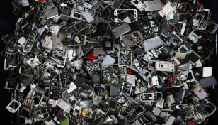 5.3b cell phones to become waste in 2022: Report