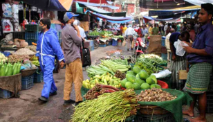 Trading suspended in Ctg's Khatunganj wholesale market over worker's death