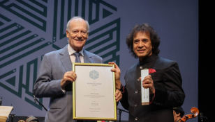 Ustad Zakir Hussain receives Aga Khan Music Award  