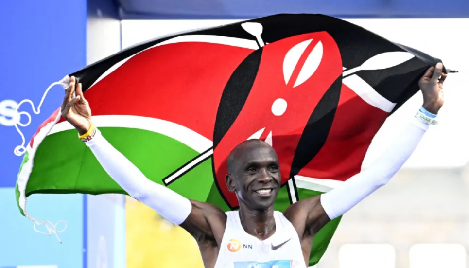 Kenyan Eliud Kipchoge beats world mark at Berlin Marathon