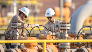 Saudi extends 1m bpd oil output cut