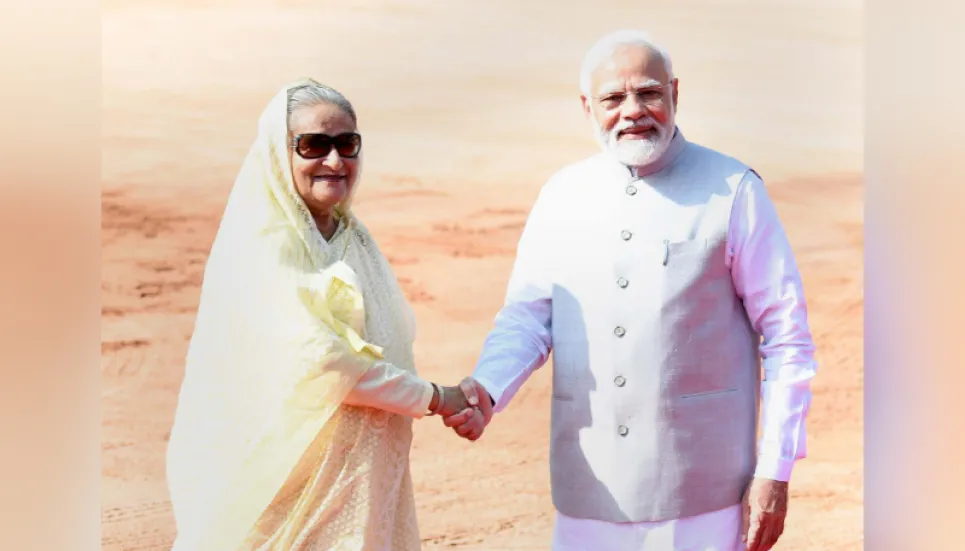 PM Hasina accorded warm reception by Modi