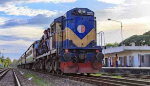 Man crushed under train wheels in Dhaka