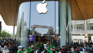 Apple opens first India store in market push