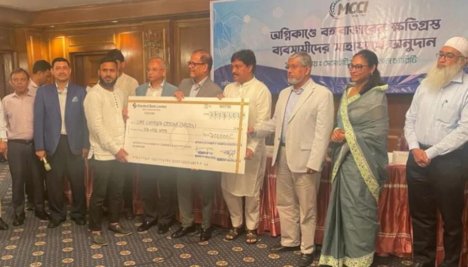 MCCI donates 1 lakh each to 142 Bangabazar traders