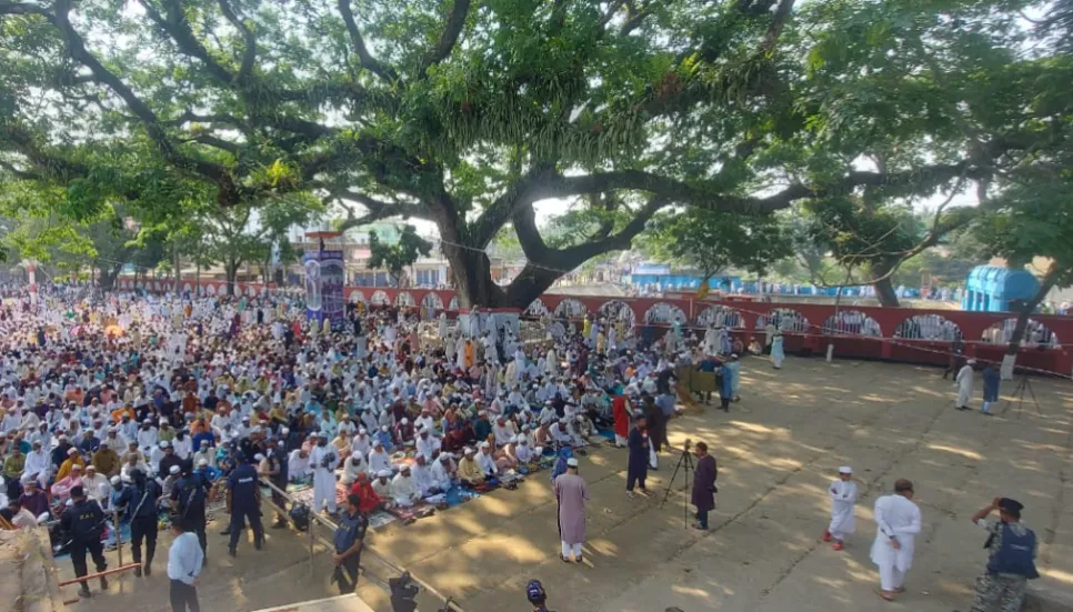 Country’s largest Eid congregation held at Sholakia