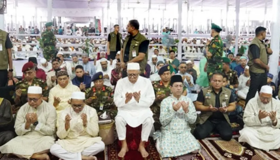 President offers Eid-ul-Fitr prayers at National Eidgah