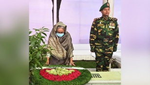 PM pays homage to August 15 martyrs 