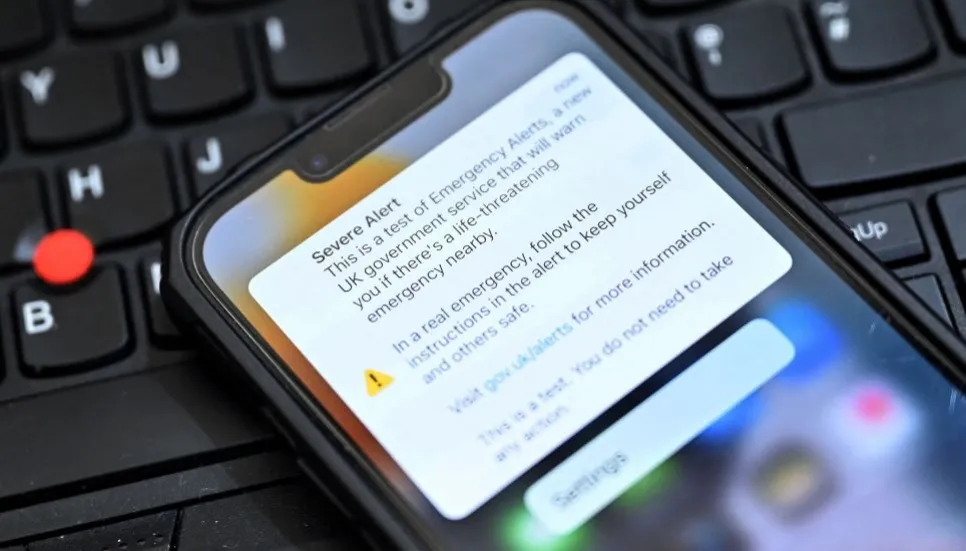 UK tests alert system on millions of phones