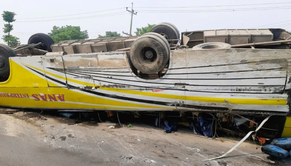 29 injured as bus overturns in Joypurhat