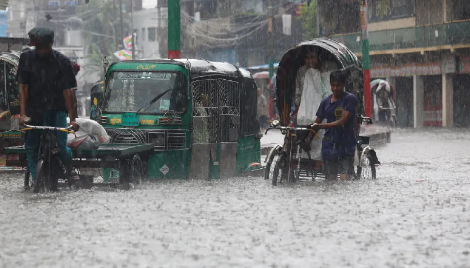 Heavy rain triggers severe waterlogging in Ctg