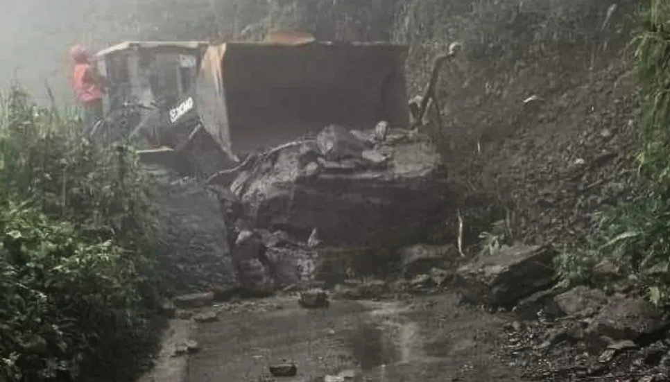 Landslide disrupts Bandarban-Thanchi road communication