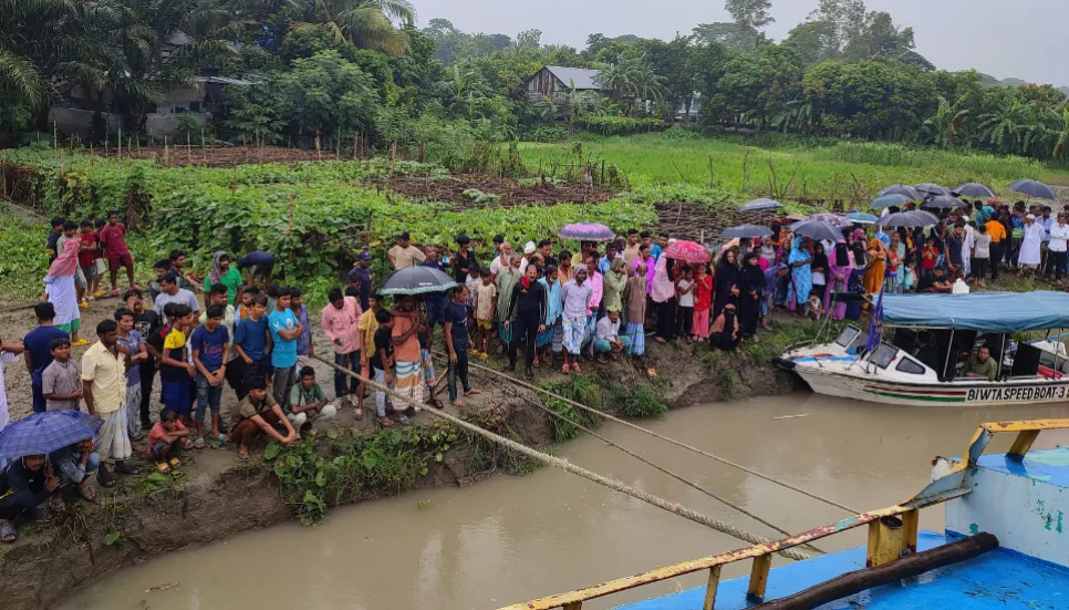 At least 8 die as trawler capsizes in Munshiganj