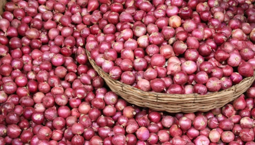 Onion prices cross Tk100/kg in Dhaka