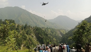 Rescuers save eight from Pakistan cable car
