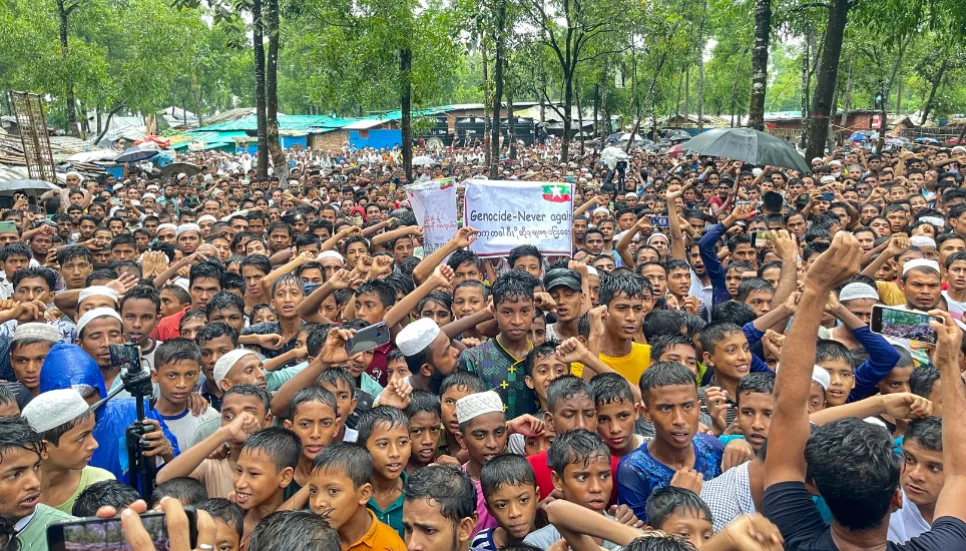 UN refugee chief rallies support for Rohingya