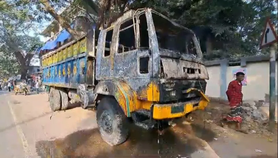 Blockade: Driver burnt after truck set on fire in Gazipur